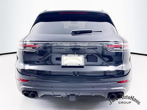 2023 Porsche Cayenne Platinum Edition