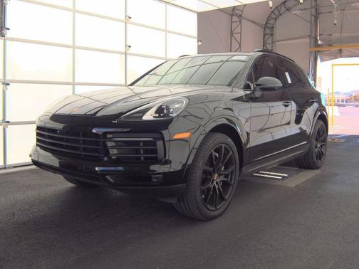 2023 Porsche Cayenne Platinum Edition