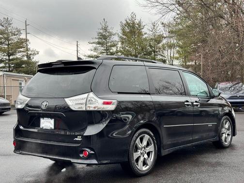 2018 Toyota Sienna SE