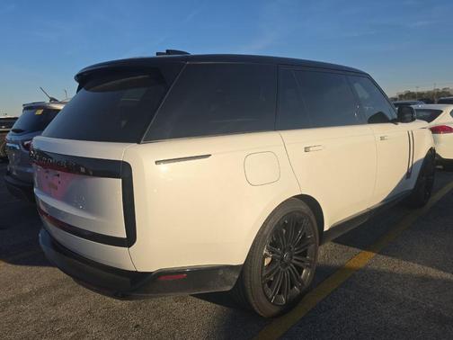 2025 Land Rover Range Rover P400 SE 7 Seat