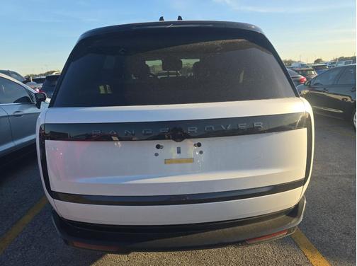 2025 Land Rover Range Rover P400 SE 7 Seat