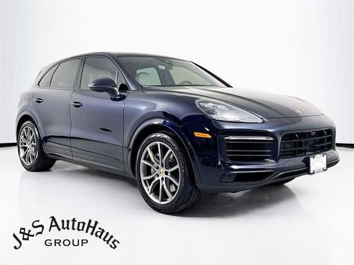 Moonlight Blue Metallic 2023 Porsche Cayenne Platinum Edition