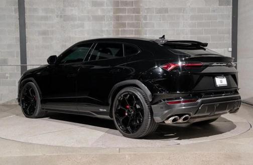 2023 Lamborghini Urus Performante