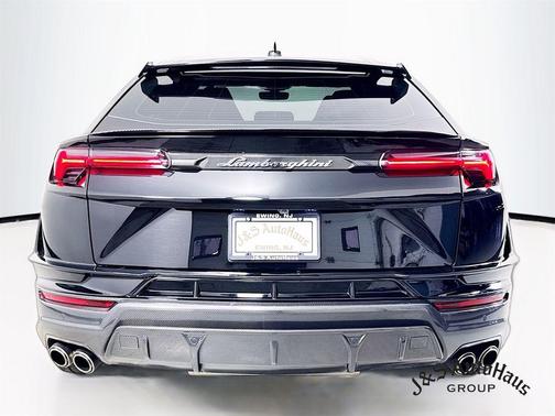 2023 Lamborghini Urus Performante