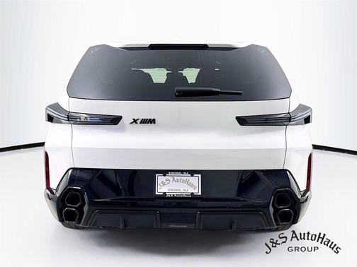 Mineral White Metallic 2025 BMW XM Base