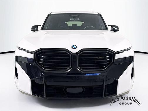 Mineral White Metallic 2025 BMW XM Base