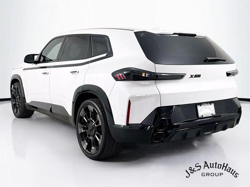 Mineral White Metallic 2025 BMW XM Base