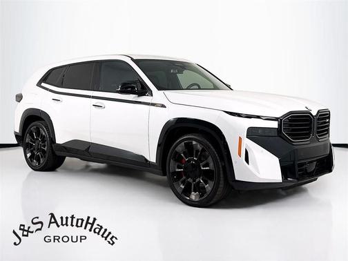 Mineral White Metallic 2025 BMW XM Base