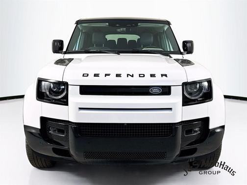 2024 Land Rover Defender P400 X-Dynamic SE