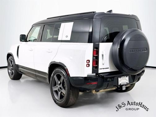 2024 Land Rover Defender P400 X-Dynamic SE