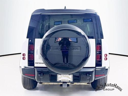 2024 Land Rover Defender P400 X-Dynamic SE