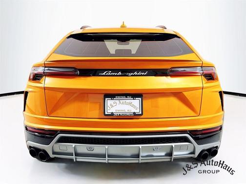 2021 Lamborghini Urus 