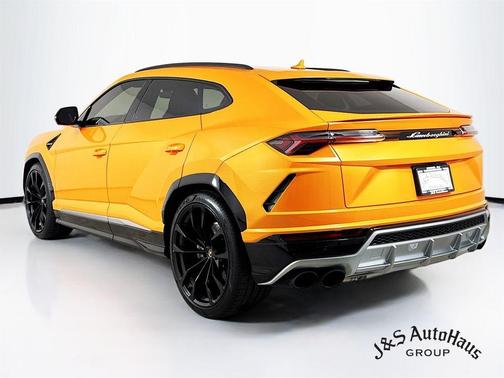 2021 Lamborghini Urus 