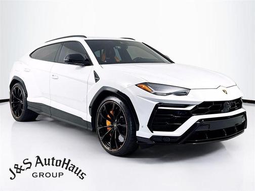 2022 Lamborghini Urus Pearl Capsule