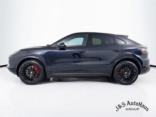 Black 2022 Porsche Cayenne Platinum Edition