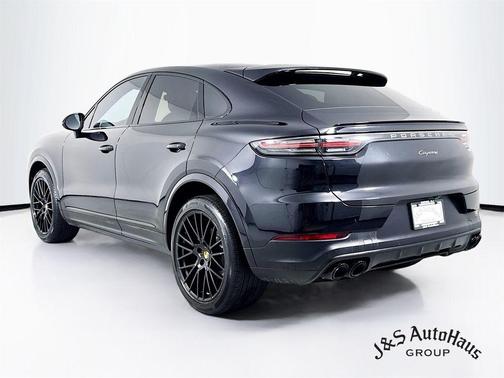 Black 2022 Porsche Cayenne Platinum Edition