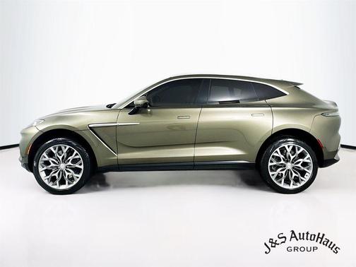 2021 Aston Martin DBX Base