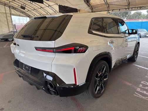 Mineral White Metallic 2024 BMW XM Base