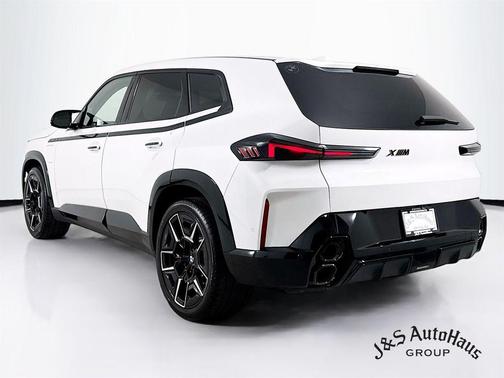 Mineral White Metallic 2024 BMW XM Base