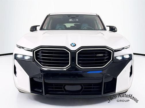 Mineral White Metallic 2024 BMW XM Base