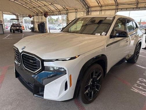 Mineral White Metallic 2024 BMW XM Base