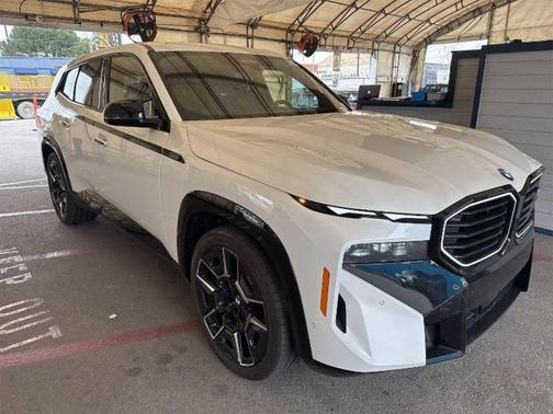 Mineral White Metallic 2024 BMW XM Base
