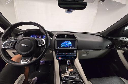 2020 Jaguar F-PACE SVR