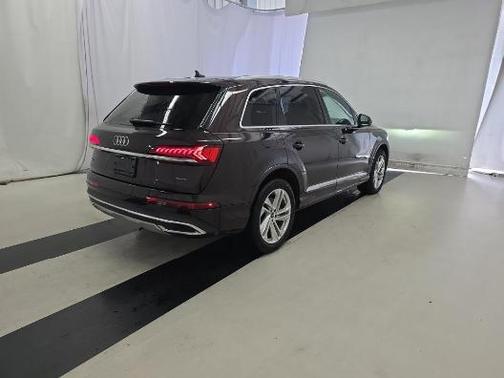 2022 Audi Q7 55 Premium Plus