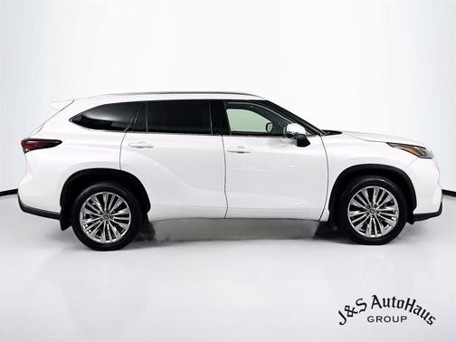 2024 Toyota Highlander Platinum