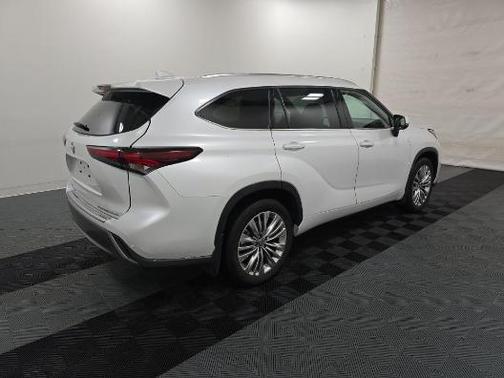 2024 Toyota Highlander Platinum