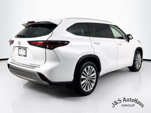 2024 Toyota Highlander Platinum