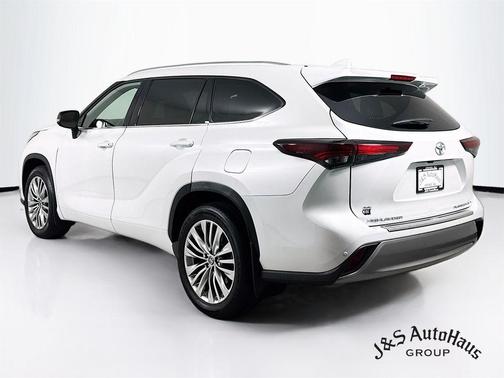 2024 Toyota Highlander Platinum