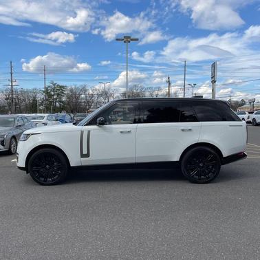 Fuji White 2024 Land Rover Range Rover P400 SE