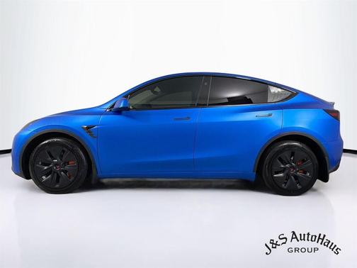 Black 2025 Tesla Model Y Long Range
