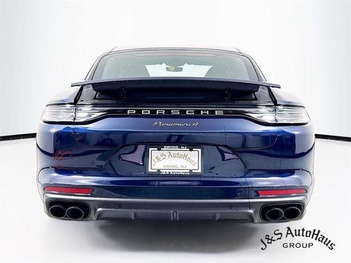 2022 Porsche Panamera 4 Platinum Edition
