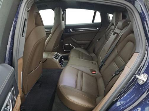 2022 Porsche Panamera 4 Platinum Edition