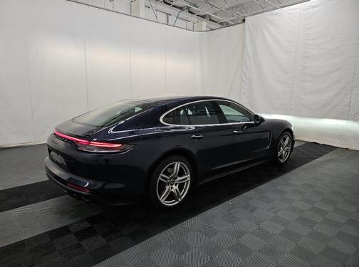 2022 Porsche Panamera 4 Platinum Edition