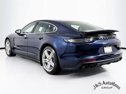 2022 Porsche Panamera 4 Platinum Edition