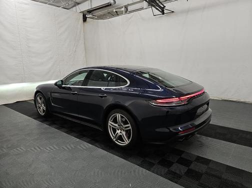 2022 Porsche Panamera 4 Platinum Edition