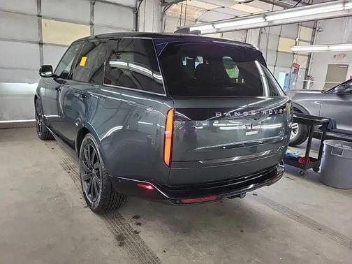 Belgravia Green 2023 Land Rover Range Rover P400 SE