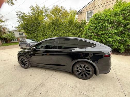 2022 Tesla Model X Plaid