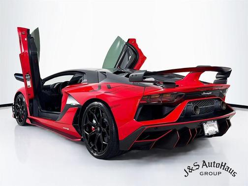 2020 Lamborghini Aventador SVJ Base