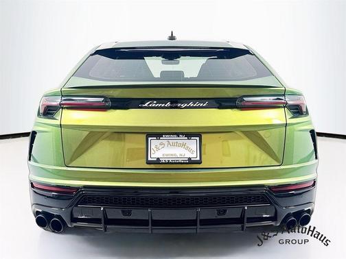 2022 Lamborghini Urus 