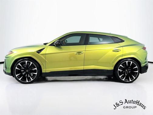 2022 Lamborghini Urus 