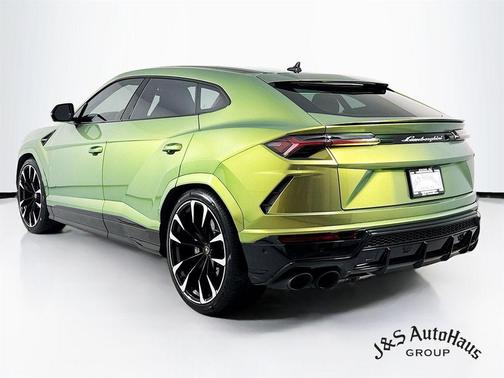 2022 Lamborghini Urus 