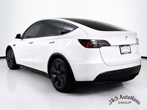 2025 Tesla Model Y Long Range