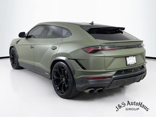 Green 2023 Lamborghini Urus Performante