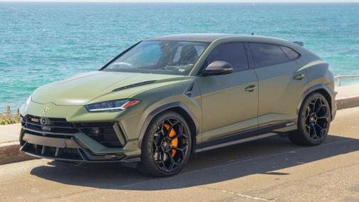 Green 2023 Lamborghini Urus Performante
