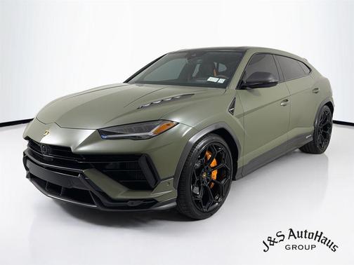 Green 2023 Lamborghini Urus Performante