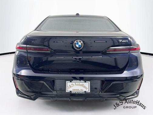 Carbon Black Metallic 2023 BMW 740 i